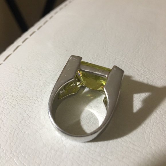 Stunning Sterling Silver Size 6 Ladies Ring - Picture 2 of 4